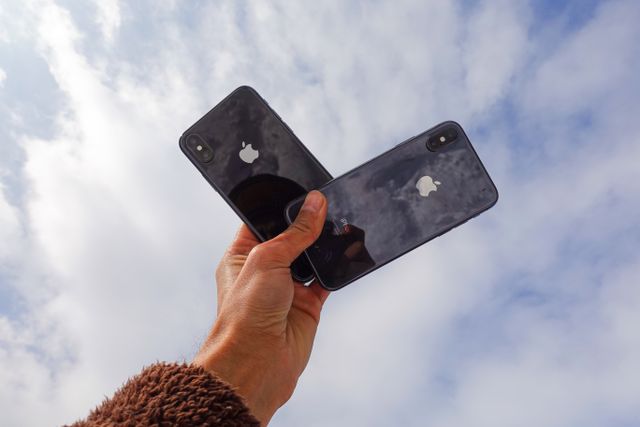iPhone v ruce